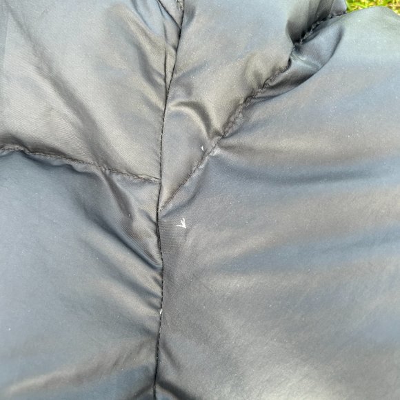 The Northface 550 Puffer Jacket - Picture 4 of 4